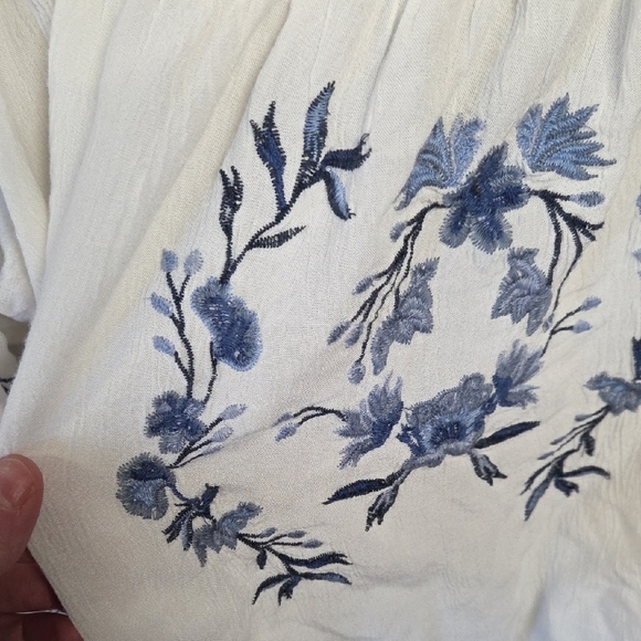 American Eagle Outfitters Off-Shoulder Blouse - Cream and Blue Size L - Picture 3 of 5